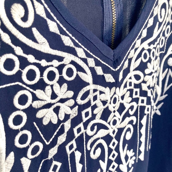 Sleeveless enbroided tank top - XS - Picture 3 of 4